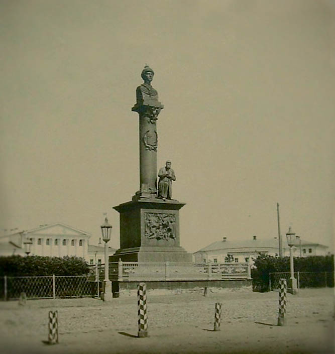 Памятник работы скульптора В. И. Демут-Малиновского